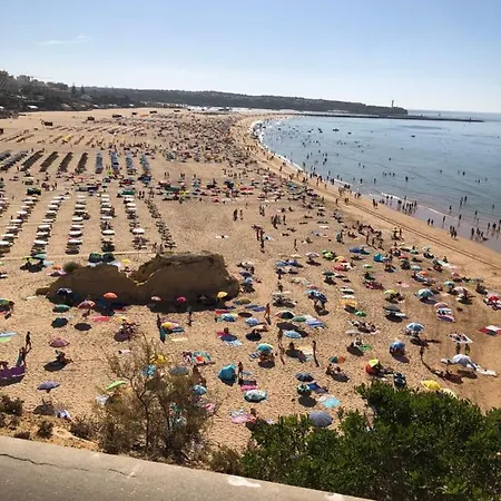 Апартаменти T1 Da Rocha